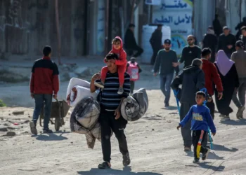 بين التهجير الصامت وانكسار الأفق.. هل تفقد غزة قدرتها على البقاء؟