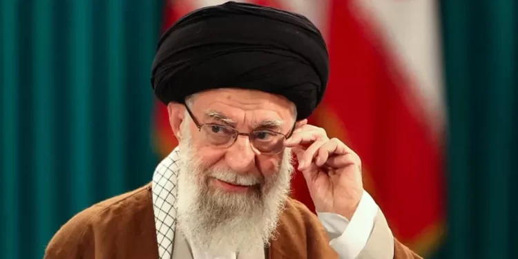 احتجاجات طهران.. هل يستعد خامنئي لسيناريو الهروب إلى موسكو؟