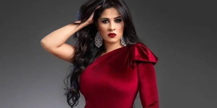 صور ياسمين عبد العزيز الجديدة تشعل الجدل.. وشقيقها يتوعد