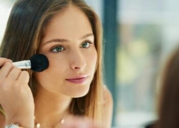 منع تكتل المكياج..أسرار لبشرة مخملية خالية من العيوب