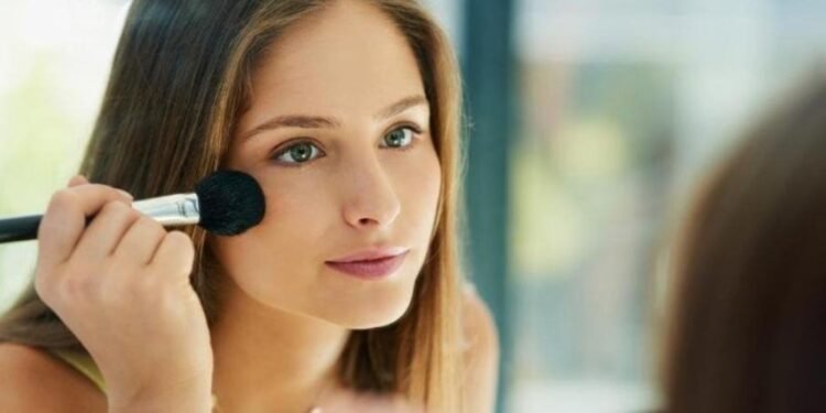 منع تكتل المكياج..أسرار لبشرة مخملية خالية من العيوب