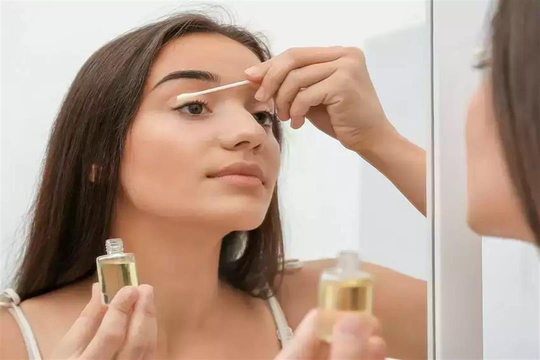 روتين تطويل الرموش بطرق طبيعية