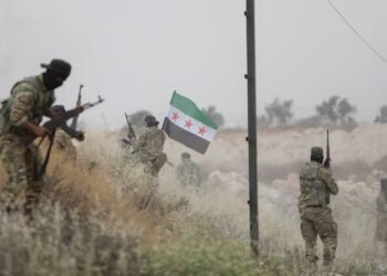 رسائل إقليمية ودولية من حلب: هل يقترب الحل أم يتوسع الصراع؟