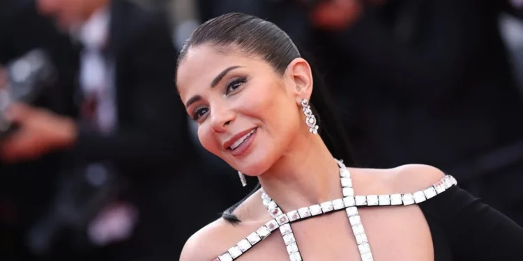 منى زكي تكسر صمتها وترد: كل ما يُتداول عارٍ تماماً عن الصحة