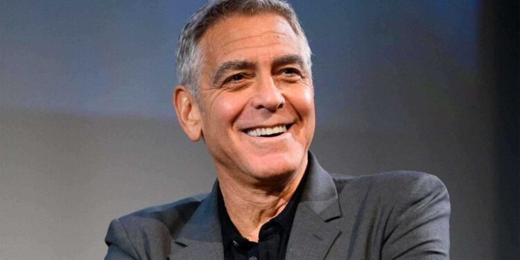 جورج كلوني فرنسياً.. "امتياز" النجوم يشعل غضب الباريسيين