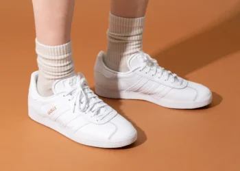 موضة الأحذية الرياضية 2026.. خطواتك نحو الفخامة