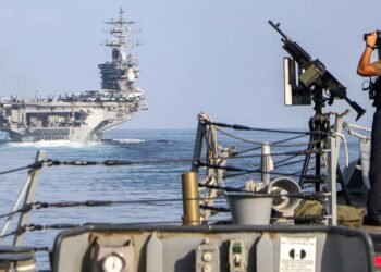 إيران ترفع سقف الردع.. «ألف مسيرة استراتيجية» وخيار إغلاق هرمز يعود