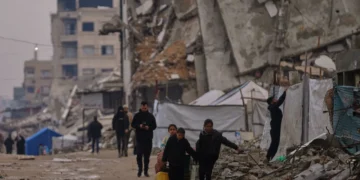 غزة بين معادلة السلاح والإعمار: أي طريق أقل كلفة؟
