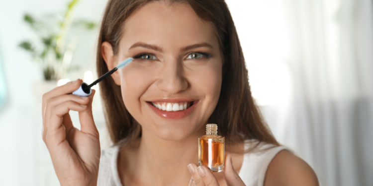 روتين تطويل الرموش بطرق طبيعية