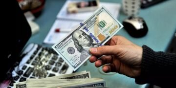 صندوق النقد يدق ناقوس الخطر بشأن الدولار
