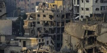 مباني الحرب تحصد الأرواح.. قتيلان و5 مصابين بانهيار عمارة في غزة