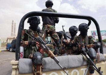 اليمن يستعيد هيبة الدولة.. القضاء يعود إلى العمل وحملات صارمة لضبط السلاح