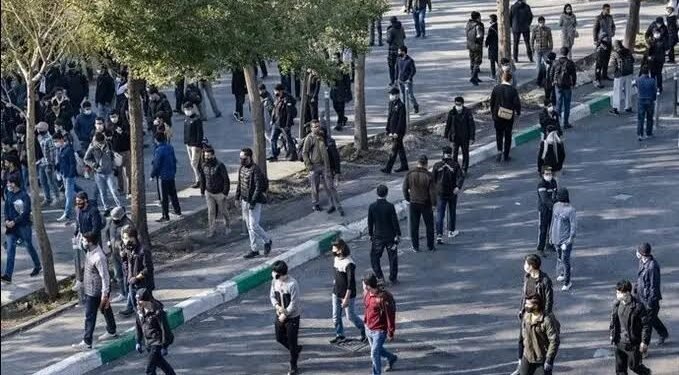 احتجاجات إيران تتسع والنظام يرفع نبرة التهديد.. هل يقترب «الرد الاستباقي»؟