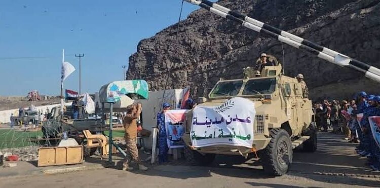 عدن تودع المعسكرات وتستعيد نبض الحياة.. هل تبدأ مرحلة الاستقرار؟