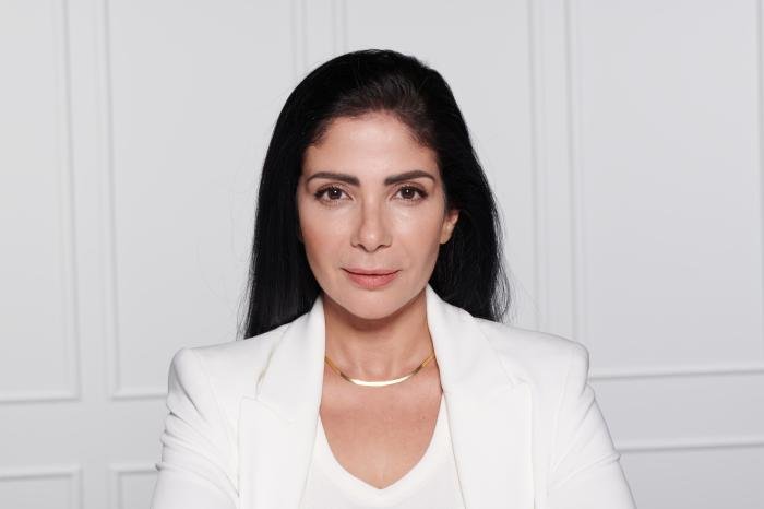 منى زكي تكسر صمتها وترد: كل ما يُتداول عارٍ تماماً عن الصحة