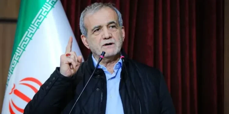 بعد تصريحات بزشكيان.. هل تفتح إيران باب التفاوض مع أميركا بشروط جديدة؟