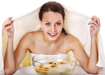 حمام البخار المنزلي.. دليلك لبشرة متوهجة في 10 دقائق