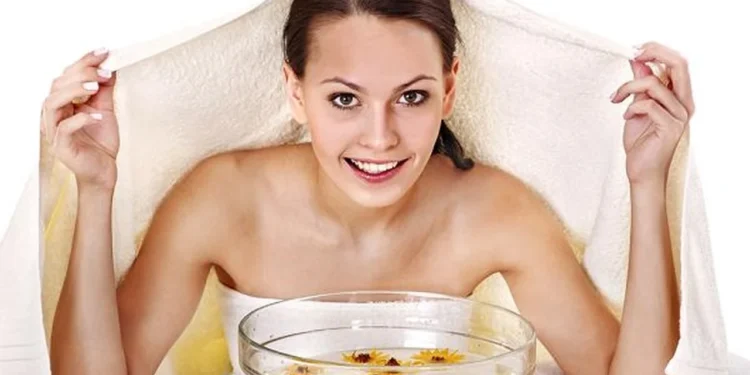 حمام البخار المنزلي.. دليلك لبشرة متوهجة في 10 دقائق