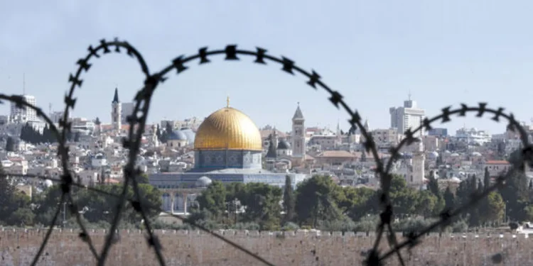 القدس بين فكي الحوكمة القسرية ولهيب الحرب