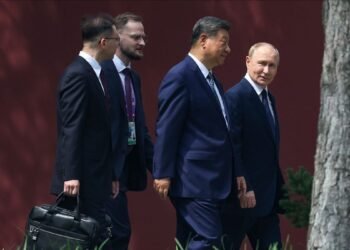 شي وبوتين يتحدّيان عزلة الغرب…محور دولي موازٍ من بوابة بكين وموسكو