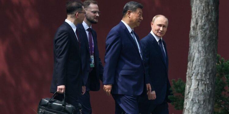 شي وبوتين يتحدّيان عزلة الغرب…محور دولي موازٍ من بوابة بكين وموسكو