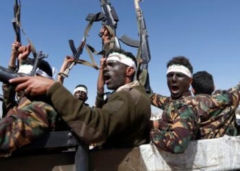 رصاص وقنص وحصار.. تصعيد حوثي يطال المدنيين في ثلاث محافظات