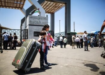 فتح معبر رفح.. قراءة في الفجوة بين الإعلان السياسي والواقع الميداني