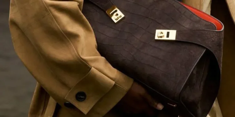 موضة 2026.. حقائب أيقونية تعيد تعريف الأناقة الشتوية
