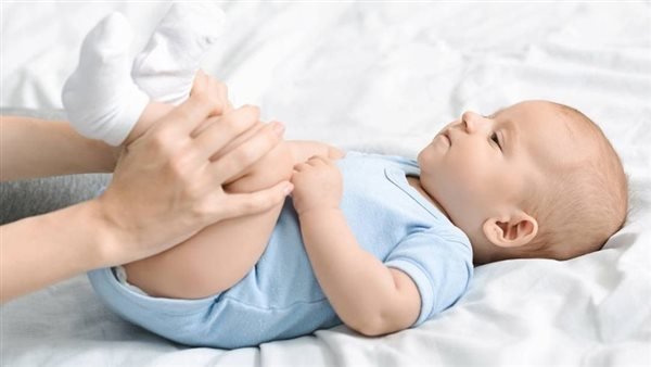 حيل طبيعية لعلاج الإمساك عند الرضع