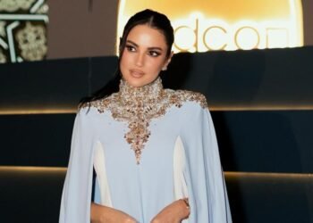 أبرز إطلالات النجمات في رمضان 2026.. سحر العباءة وعصرانية الفستان