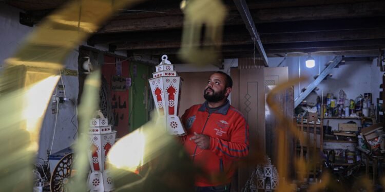 رمضان في غزة: فرح رمزي وسط معاناة يومية قاسية