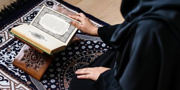 رمضان 2026.. حكم مس المصحف دون وضوء