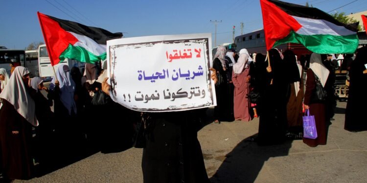 قيود الاحتلال على معبر رفح.. 20 ألف مريض وجريح ينتظرون الموت