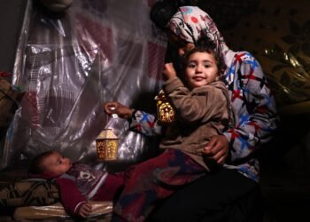 النازحون في رمضان.. إفطار وسحور في خيام تُشبه القبور