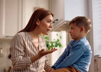 أخطاء تربوية تدمر شخصية الطفل بدافع الحب.. احذرها