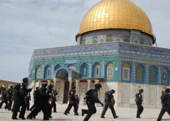 قيود إسرائيلية وصمود فلسطيني.. الأقصى على صفيح ساخن في رمضان