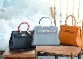 حقائب اليد الصغيرة.. الميني باج تتربع على عرش موضة 2026