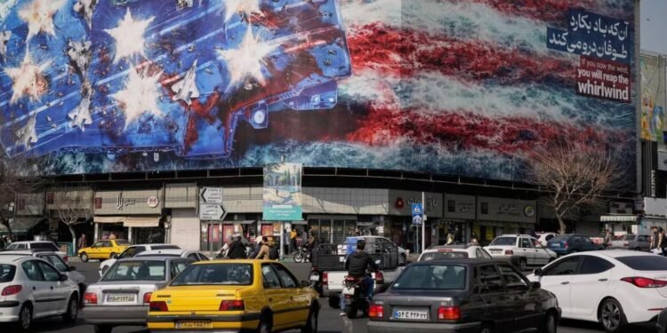 لماذا يتردد ترامب في تحويل تهديداته لإيران إلى ضربة فعلية؟