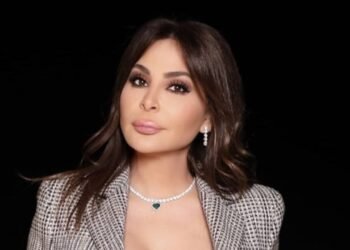 إليسا تقع في موقف محرج بسبب فستانها