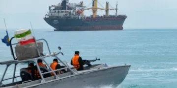 لماذا أجرت إيران مناورة «السيطرة الذكية» في مضيق هرمز الآن؟