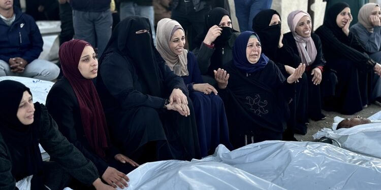 في خيام النزوح.. حكايات «أرامل غزة» تحت القصف