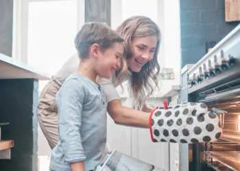 دليل الأم العاملة في رمضان.. إدارة الطاقة لا الوقت