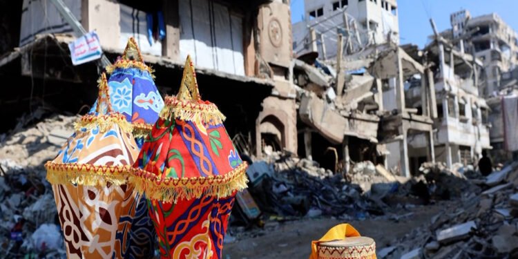 «نعيش الحرمان والصيام».. حكايات من قلب غزة قبل رمضان