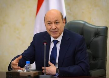 اليمن بين الدولة والفوضى.. العليمي يشدد على توحيد القرار الأمني والعسكري