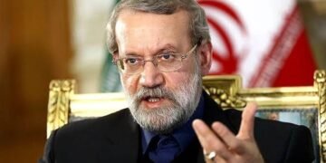 مسقط على خط التهدئة.. هل تمهد زيارة لاريجاني لاختراق إيراني–أميركي؟