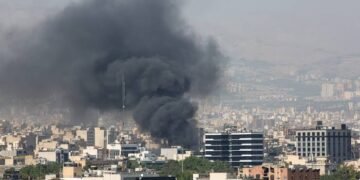 إيران.. تصعيد عسكري وإغلاق للمجال الجوي بعد الهجوم الإسرائيلي