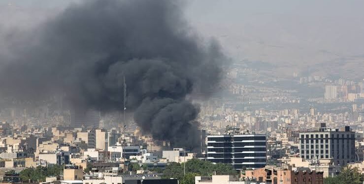إيران.. تصعيد عسكري وإغلاق للمجال الجوي بعد الهجوم الإسرائيلي