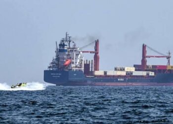 تقدم حذر في جنيف.. ومناورات في هرمز تُبقي التوتر مشتعلاً