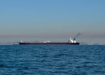 لماذا يعد مضيق هرمز أهم وأخطر ممر ملاحي في العالم؟