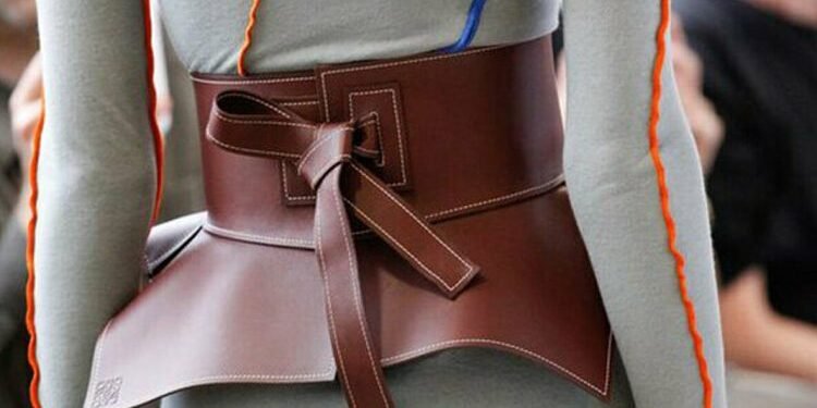 موضة 2026.. طرق تنسيق الكورسيه